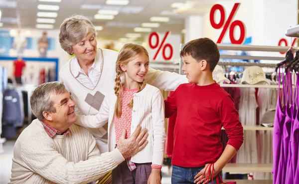 Grandparents and grandchildren  in the mall — Stock Photo, Image