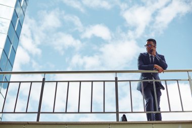 Cep telefonu konuşma iş Aracısı