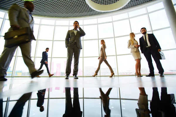 Gente de negocios en oficina — Foto de Stock