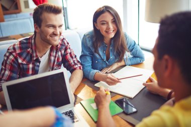 Öğrenci grubu Cafe