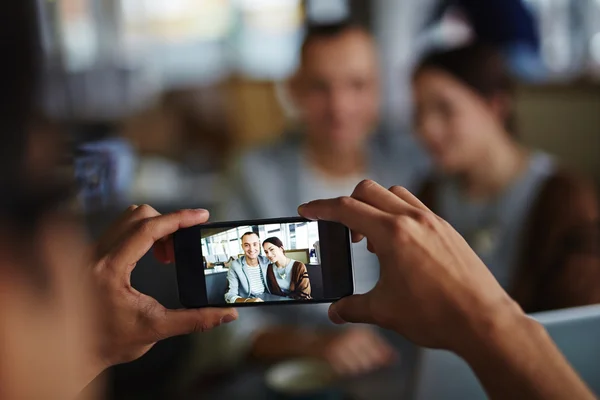 Foto no telefone móvel — Fotografia de Stock