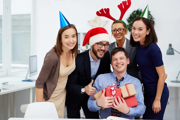 Gruppe von Geschäftsleuten am ersten Weihnachtsfeiertag — Stockfoto