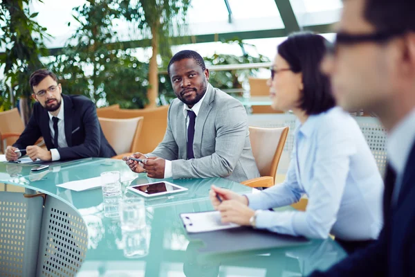 Gente en conferencia de negocios — Foto de Stock