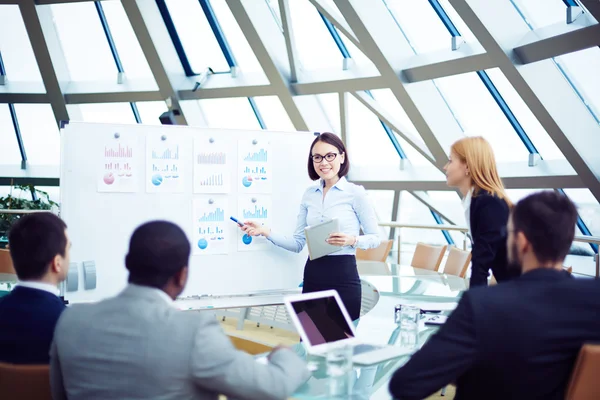 Formación empresarial en la oficina — Foto de Stock