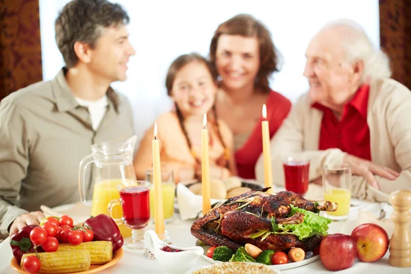 Mesa servida con velas — Foto de Stock