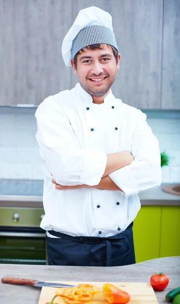 Retrato de chef com braços cruzados — Fotografia de Stock