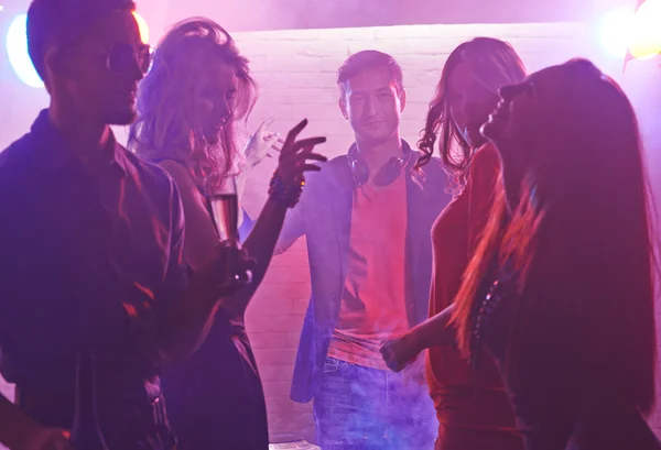 People dancing  in night club — Stock Photo, Image