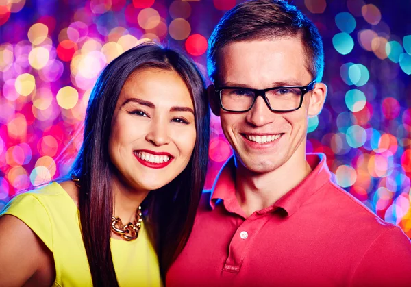 Smiling couple celebrating holiday — Stock Photo, Image