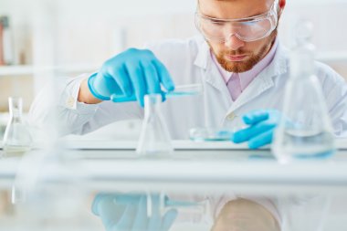 Koruyucu gözlük kimyager