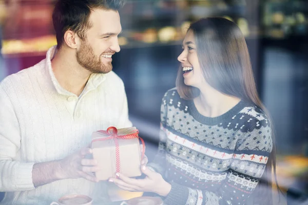 Guy and girl congratulating one another — Stock Photo, Image
