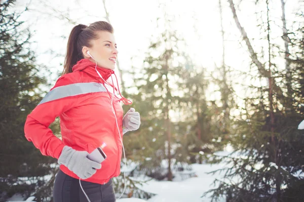 Friska kvinna som springer — Stockfoto