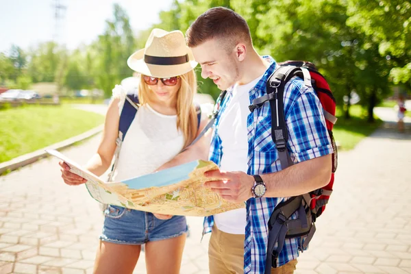 Par av turister på semester — Stockfoto