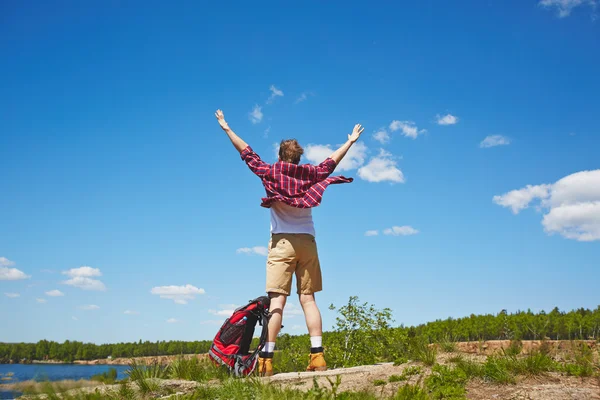 Vista posteriore di turista felice — Foto Stock