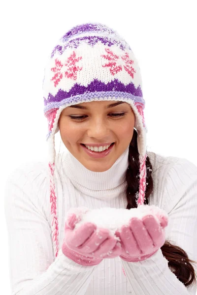 Menina segurando neve em suas mãos — Fotografia de Stock