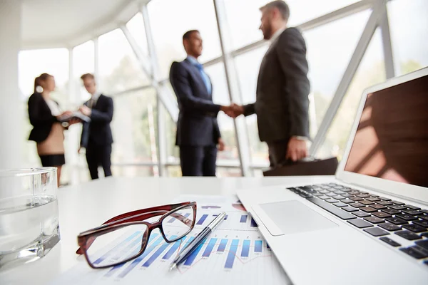 Office table with laptop and documents — Stock Photo, Image