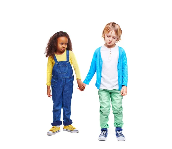 Triest kinderen hand in hand — Stockfoto