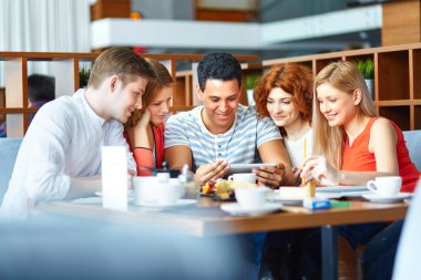 Touchpad kafede arkadaşlarınızla