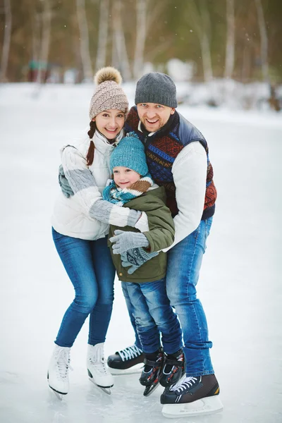 Active family skating — Stock Photo, Image