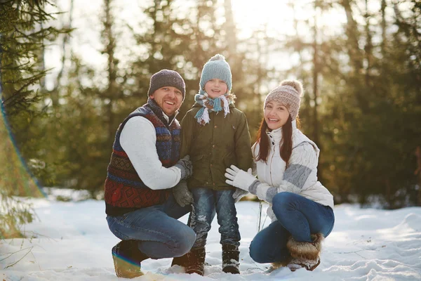 Freudig glückliche Familie — Stockfoto