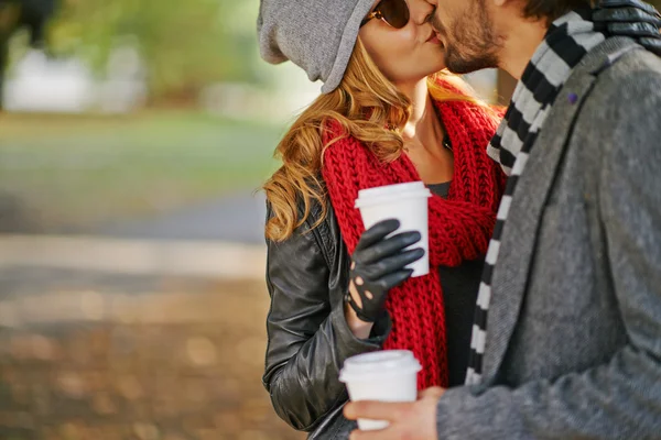 Joven pareja romántica —  Fotos de Stock