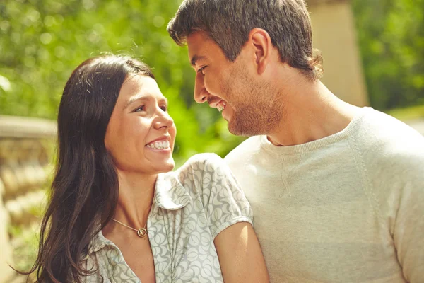 Gelukkig paar in liefde — Stockfoto