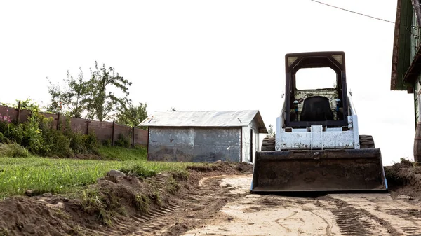 Een Schranklader Ontruimt Het Terrein Voor Bouw Landwerk Door Gebiedsverbetering — Stockfoto