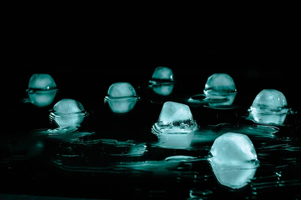 Melting Ice Cubes Reflected Mirror Surface Dark Background Close Cold — Stock Photo, Image