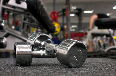 dumbell içinde jimnastik salonu 