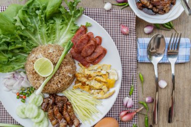 Pirinç ve karides ezmesi.