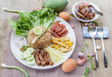 Pirinç ve karides ezmesi.