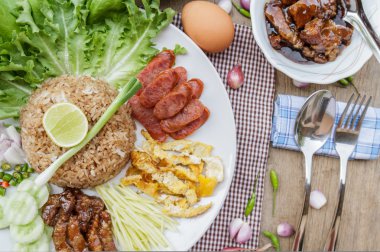 Pirinç ve karides ezmesi.