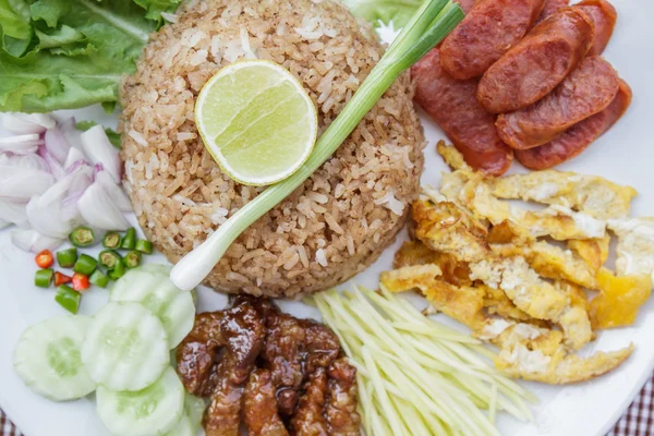 Reis gemischt mit Garnelenpaste — Stockfoto
