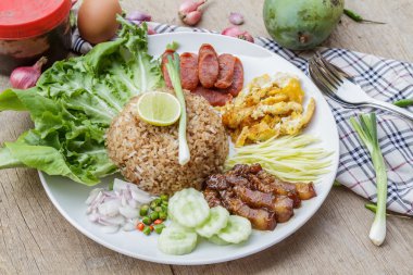 Pirinç ve karides ezmesi.