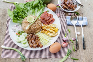 Pirinç ve karides ezmesi.