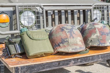 Kask askeri ve askeri şişesi