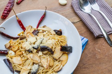 Spagetti kurutulmuş biber