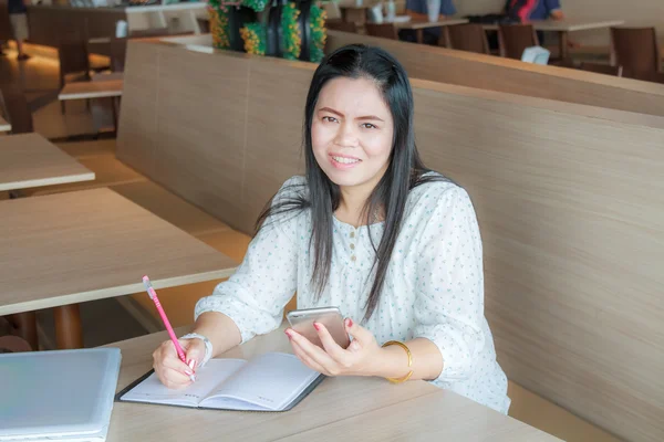 Mujer de negocios trabajando —  Fotos de Stock