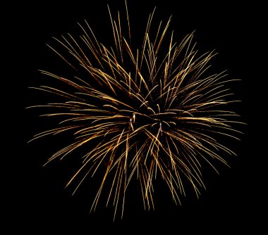 Gece gökyüzünde havai fişekler