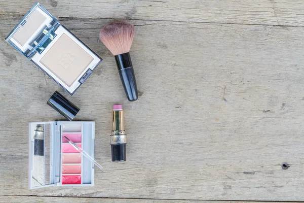 Make-up Kosmetik auf Holztisch — Stockfoto