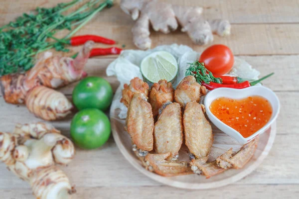 Asas de frango fritas — Fotografia de Stock