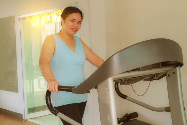 Entrenamiento en el gimnasio — Foto de Stock