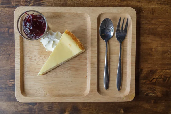 Tarta de queso con crema de arándanos —  Fotos de Stock