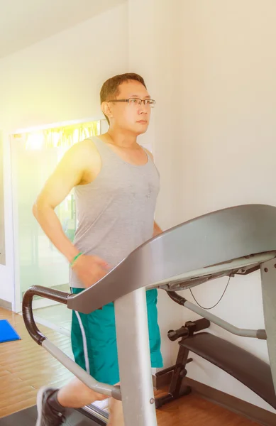 Entrenamiento en el gimnasio — Foto de Stock