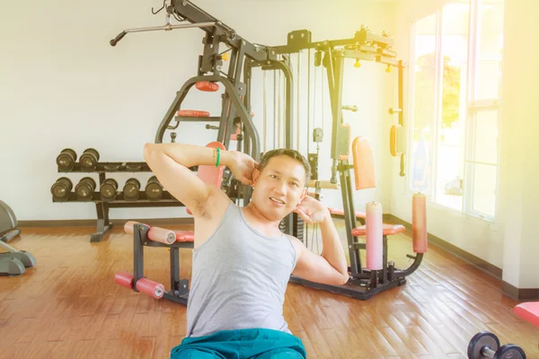 Entrenamiento en el gimnasio — Foto de Stock