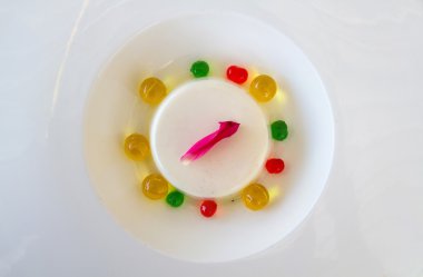 Gül panna cotta