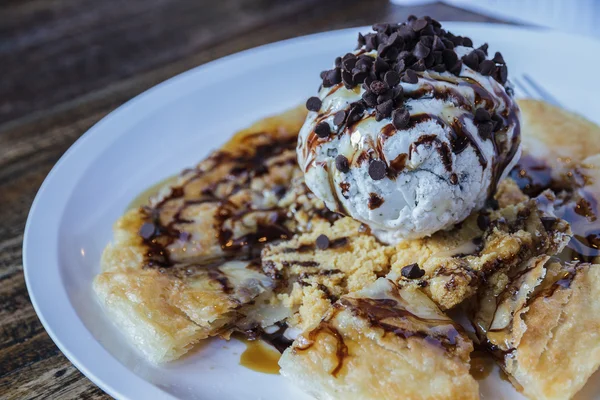 Roti and Ice cream — Stock Photo, Image