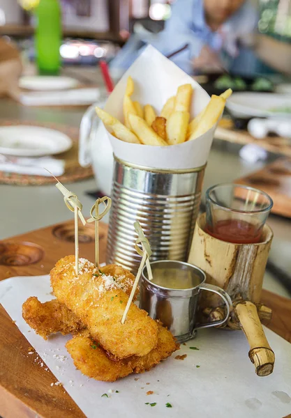 Pescado y patatas fritas — Foto de Stock