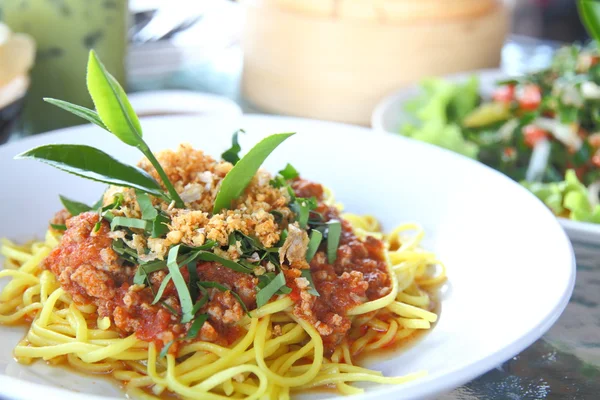 Spagetti sosu baharatlı