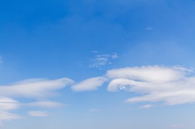 Bulutlu mavi gökyüzü