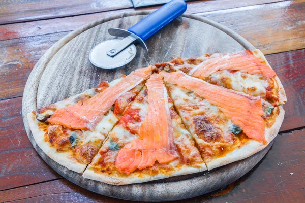 Zalm pizza — Stockfoto